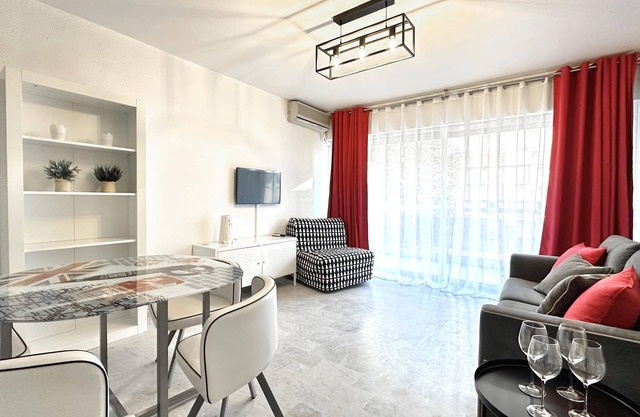 Beautiful studio in the heart of Juan les Pins 300m from the Beaches