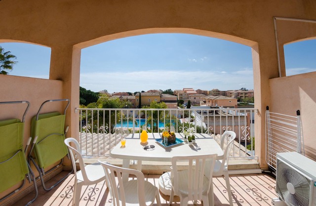 Pers The Beach Heated Tennis 