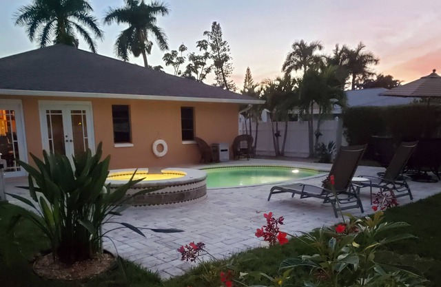 Beautiful Updated Home w/ heated pool/spa - 5 min from the beach