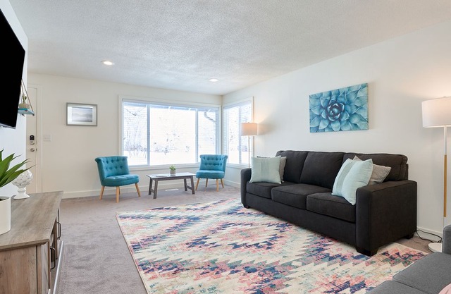 Bend Experience - Near Downtown | Cruiser Bikes | Fire Pit | Cornhole