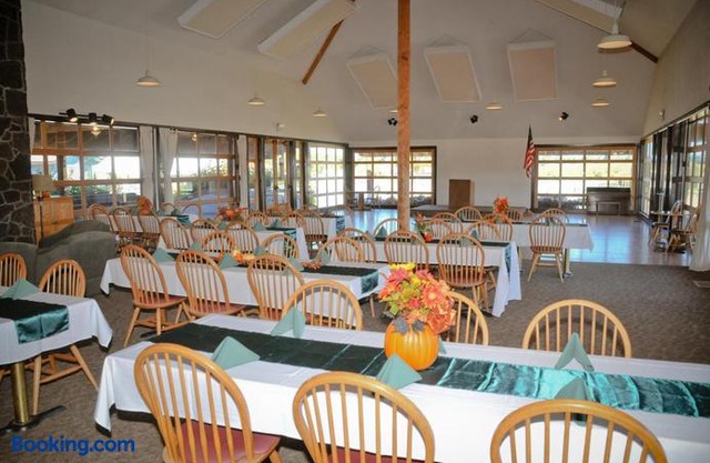 Bend-Sunriver Camping Resort Two-Bedroom Cabin 5