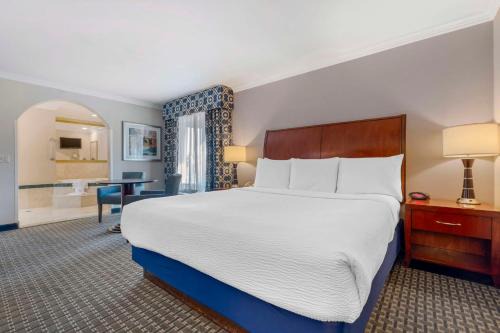 Marina Shores Hotel 