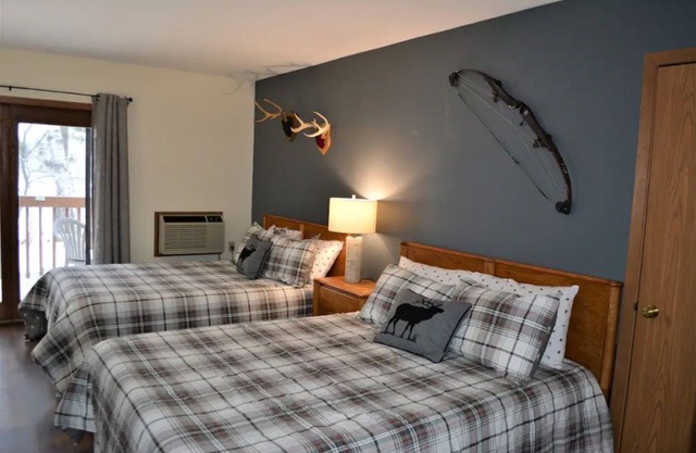 Birch Point Resort Condo #15 - Nelson Lake, Hayward