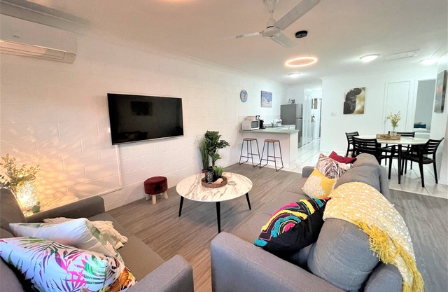 Birdsong @ Beachcomber - 3 bedroom apartment in beachfront complex