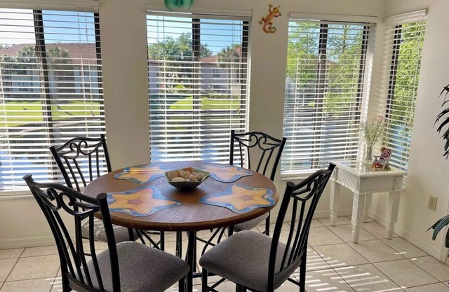 BK-near Beaches and IMG, Pool, Tennis, Pickleball, Shorewalk condo 2 Bedroom/2 Bath lake view