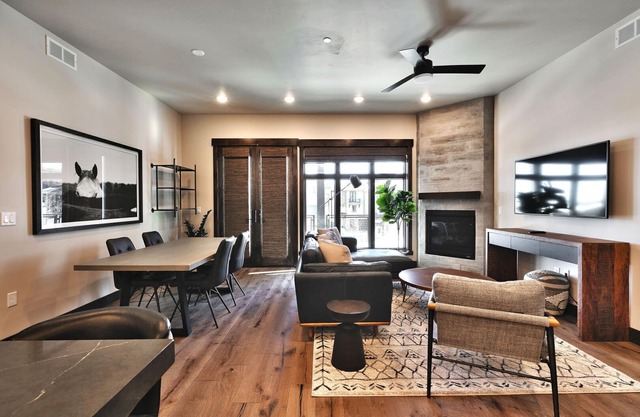Blackstone Residence w/Pool & Hot tub