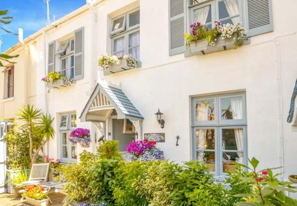 Astor Warren Road Torquay 