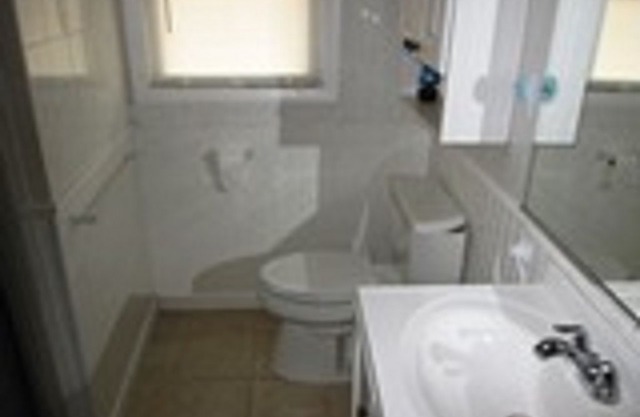 Blue Heron - Misquamicut Beach cottage - One Block to the beach!!
