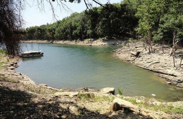 Blue Moon-Lakefront-Sleeps 25! 3 Levels, On Secluded Quiet Cove-Marina Nearby
