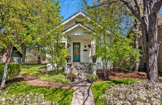 Bluebird Day - Jefferson Cottage