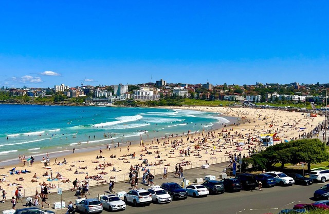 Bondi Beach Celebrity 4 bdrm luxury home 300m to beach with Coastal Views