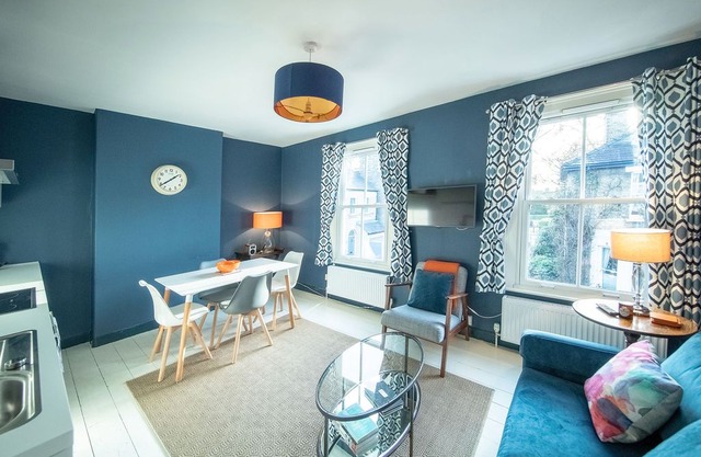 Boutique one-bed apartment in central Cambridge, with parking