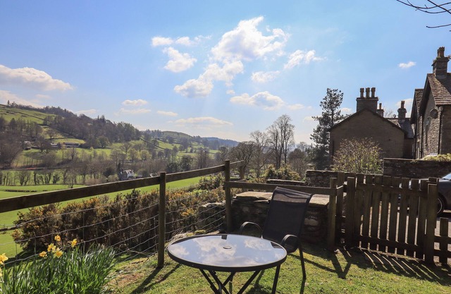 BOXWOOD COTTAGE, pet friendly, with open fire in Troutbeck