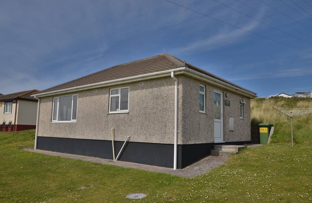 Bramble is a comfortable holiday bungalow within walking distance of the stunning coast line