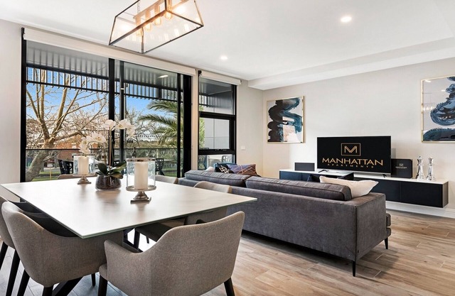 BRAND NEW! 2 Bed Deluxe Apartment in Caulfield North