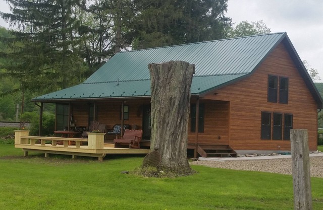 "BRAND NEW" SNOW VALLEY CHALET 1 MILE FROM HOLIDAY VALLEY