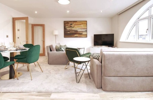Brand New! Stunning 3-Bed Penthouse - NEC Events!