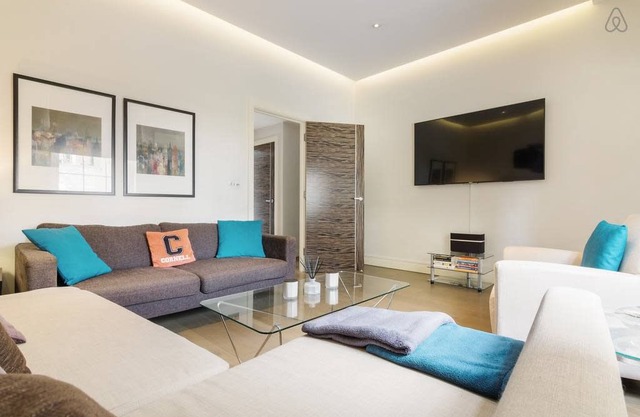 Bright 2bed sleeps 6 by Fulham Bdway