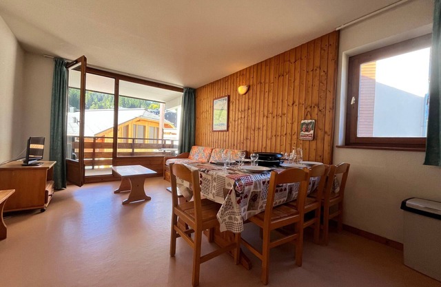 Bright apartment at the foot of the slopes with direct access to Grand Massif