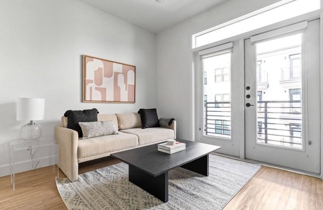 Bright East Austin 1BR w/Gym, Pool & W/D, nr shops, by Blueground