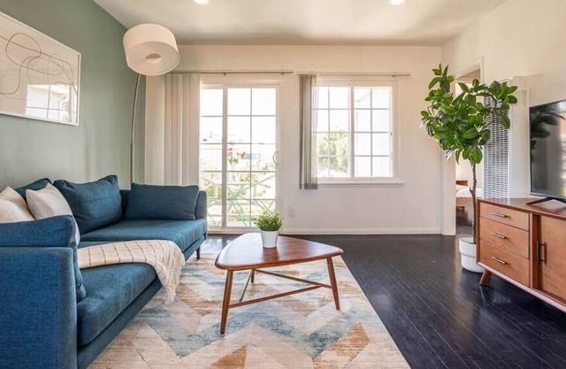 Bright Gorgeous 2Bed w/Parking&Washer