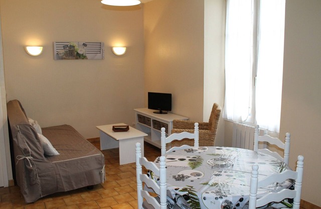 Bright T2 Apartment in La Roche-Posay Center with Wi-Fi and Washer