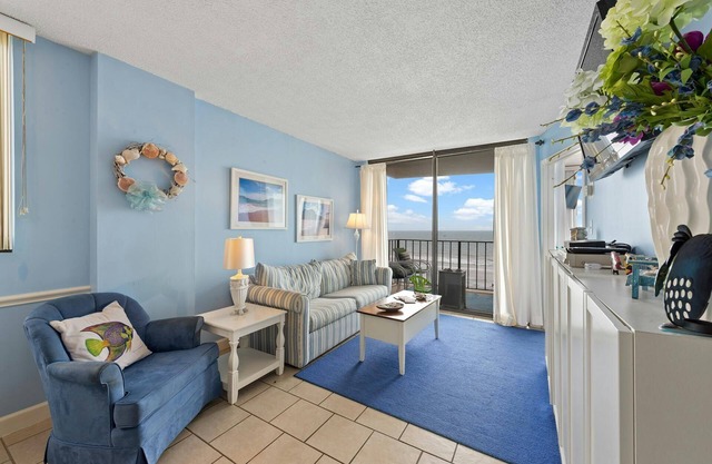 Brightly colored oceanfront two-bedroom unit | Carolina Reef - 507