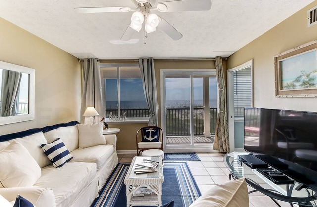 Bring your dog to this peaceful Scenic Oceanfront Condo and Close to parks.