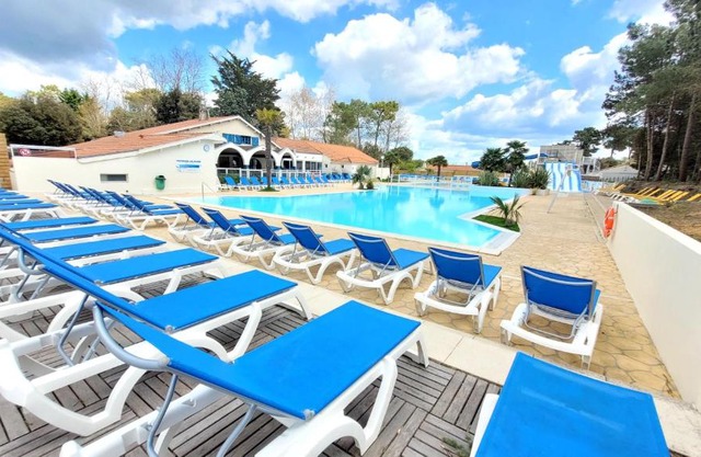 Bungalow Chambres Piscine Partagee Sauna Et Saint Jean De Monts Km La Plage 