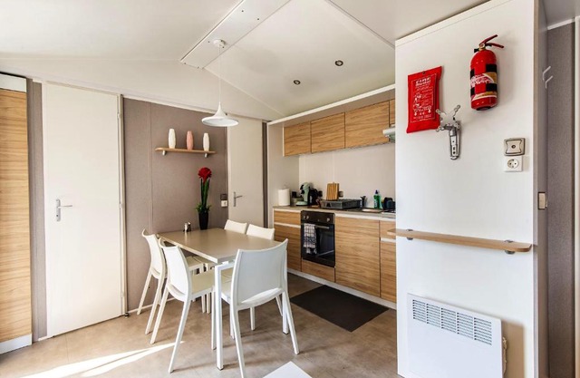 Bungalow de 3 chambres avec piscine partagee jardin amenage et wifi a Saint Jean de Monts a 3 km de la plage