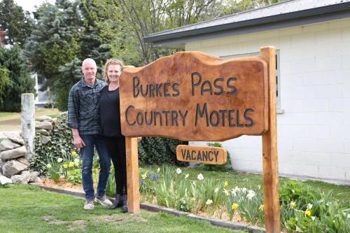 Burkes Country Motels 