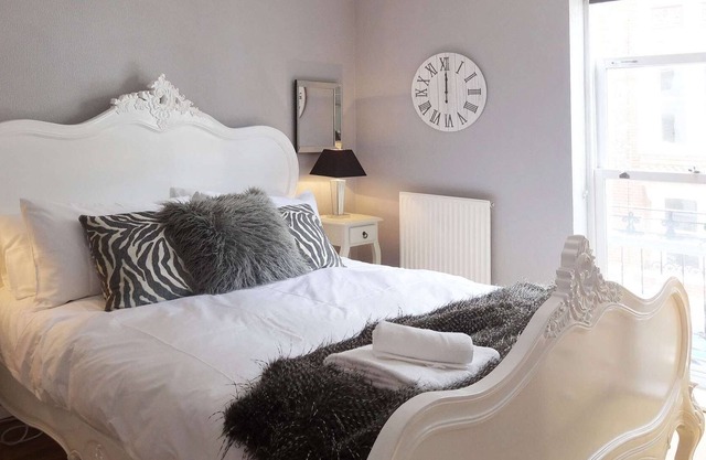 Burlington Beach Apartment