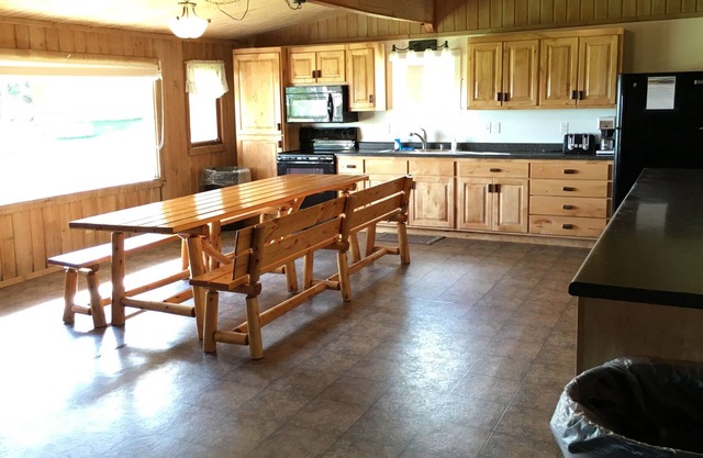 Cabin 11 Lakefront Family/Pet Friendly Fishing Dock Beach Resort Amenities!
