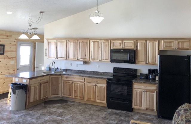 Cabin 13 Lakefront Family/Pet Friendly Resort Amenities Fishing Dock