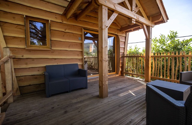 Cottage Located Environment Sea Mountain 