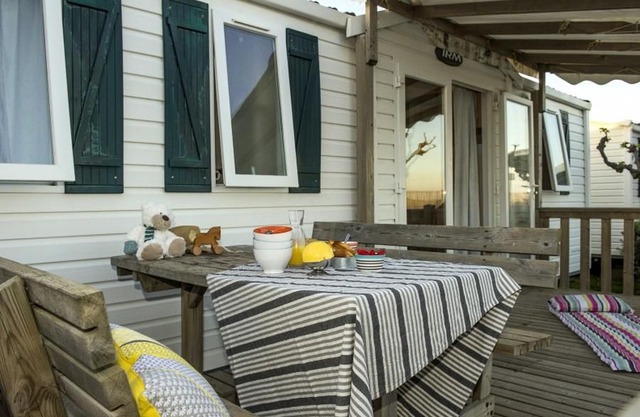 Camping Le Clos Cottet **** - Cozy Mobil Home 4 Rooms 6 People