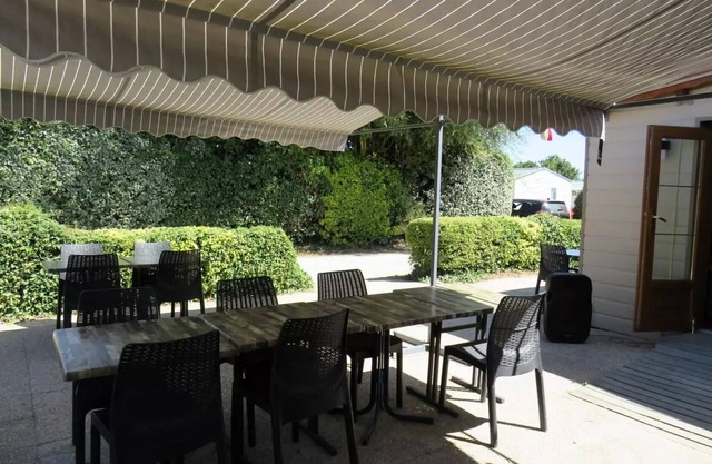 Camping Les Maisons Dans La Prairie 