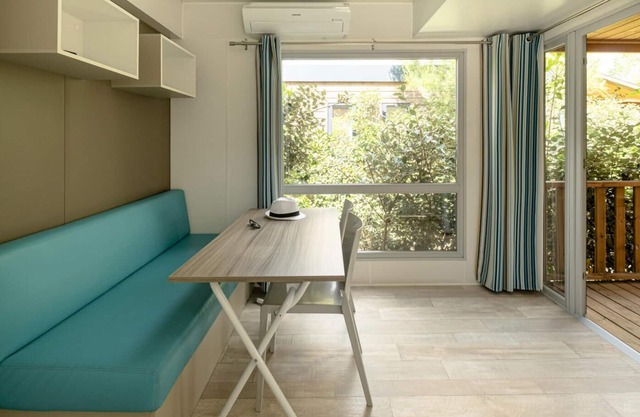 Les Prairies La Mer Lodge People 