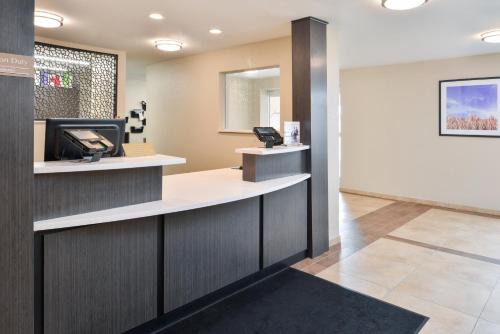 Candlewood Ihg Hotel 