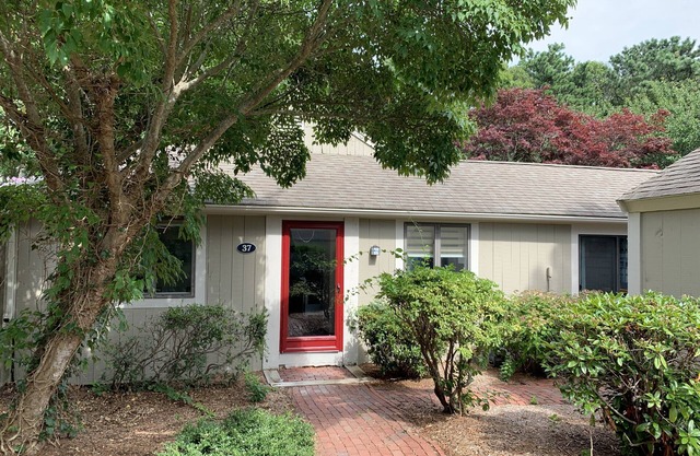 Cape Gem in New Seabury resort & near the beach.