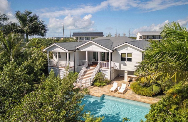 Capmar House at Lunara Bay