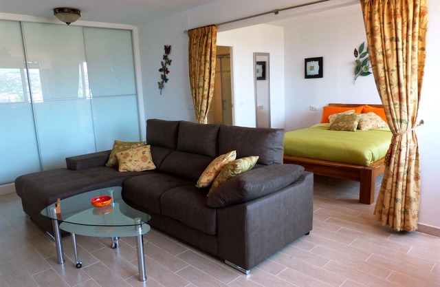 "Casa Crystal" Delux apartment. Spectacular panoramic mountain and sea view