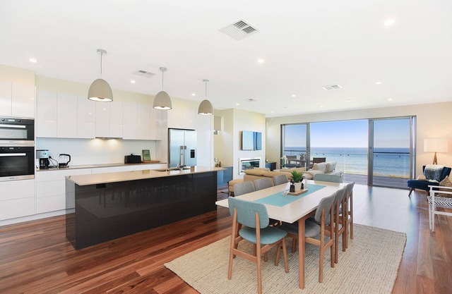 Casa Pesona on Seagull-Beachfront-Wi-Fi-Luxury