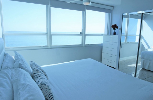 Castle 1131 Oceanfront condo with ocean view beach, pool, bar, tennis, gym, free parking and gym!