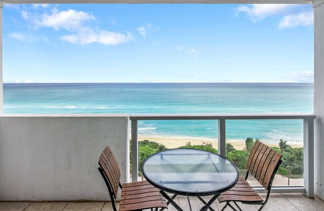 Castle 828 Oceanfront Studio with Balcony! Free Parking, Pool, Beach, Gym, Tennis, and more!