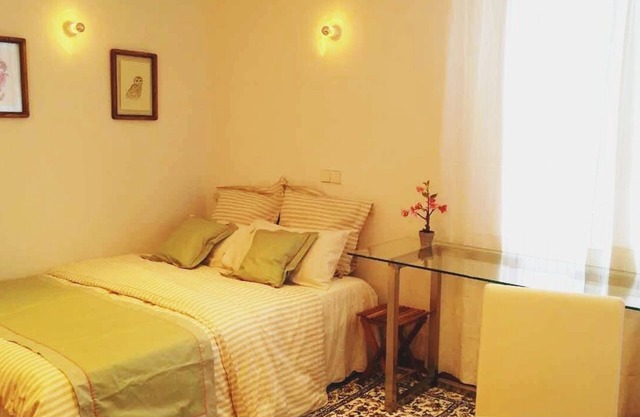 Castle of Versailles, in the heart of historical & romantic Quarter of St. Louis