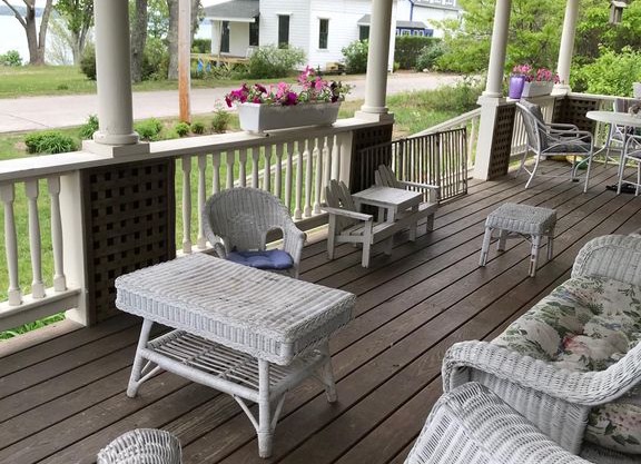 Catch the sunset at this gorgeous Long Island Maine getaway