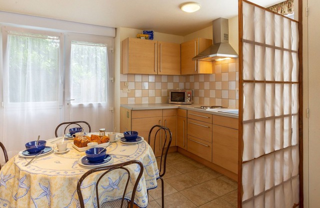 Celestine Maisonnette Pers 