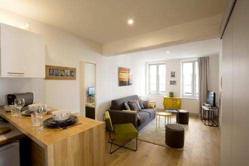 Centre Historique Tour Du Pin 