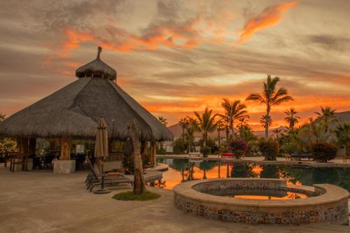 Cerritos Surf Town Beach Hotel 